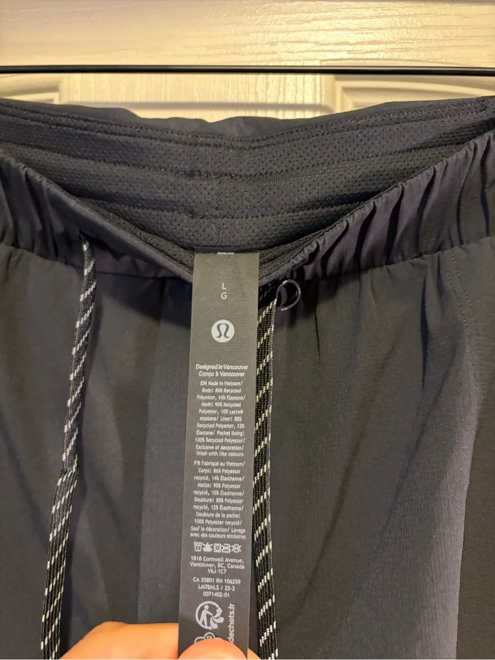 Lululemon Mens “Multi-Pocket” Trail Running Short 6” Inseam w/ Liner (L)